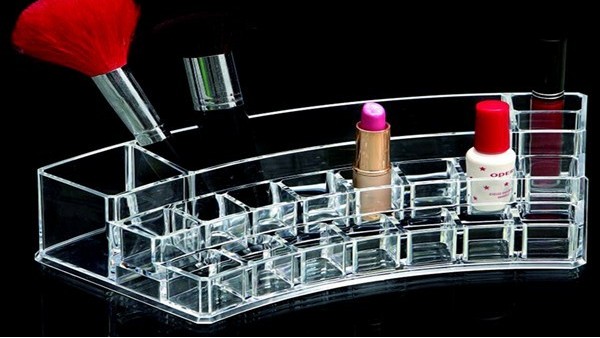 博藝生產(chǎn)的亞克力展示架有什么優(yōu)勢讓客戶選擇我們呢？